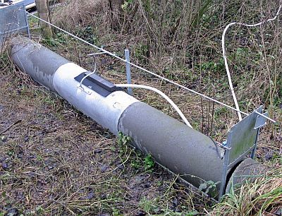 Concrete pipe rocker trap, equipped with an infrared camera