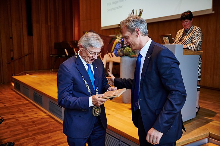 Dr. Gerhard Greif, Professor Holger Volk, PhD