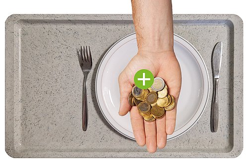 Mensatablett mit einer Hand darüber, in der Münzen liegen. 