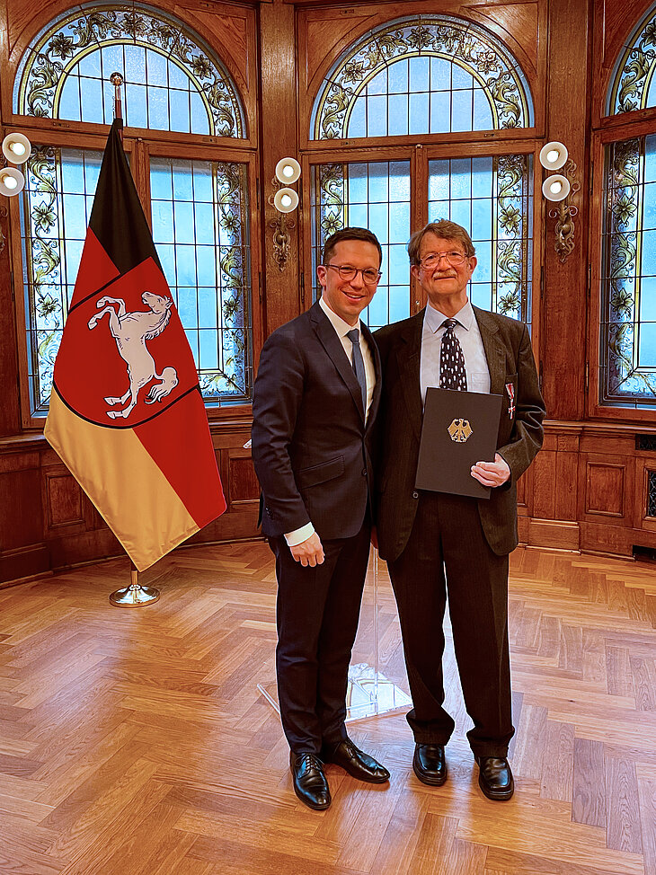 Minister Falko Mohrs und Prof. Dr. Jörg Hartung