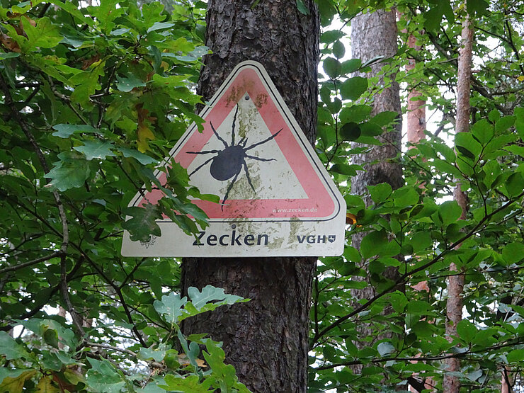 Zecken-Warnschild