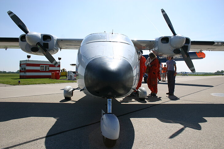 Flugzeug am Boden