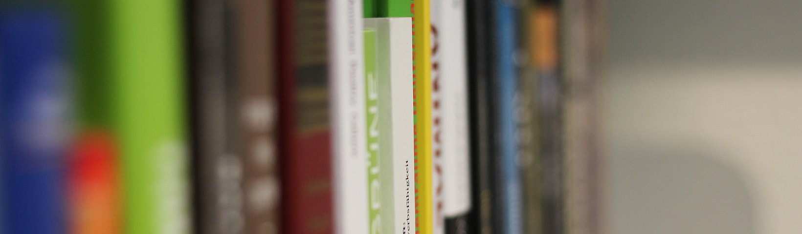 Bild von Bücherrücken 