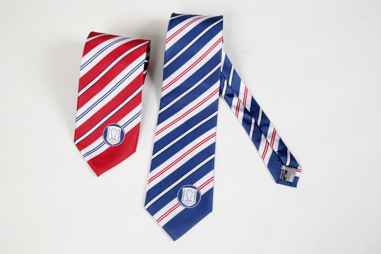 rot oder blau gestreifte Krawatte mit TiHo-Logo