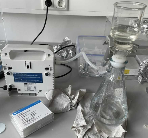 Filtration von Nordseewasser für die mikrobiologische Untersuchung auf Antibiotikaresistenzen ©ITAW