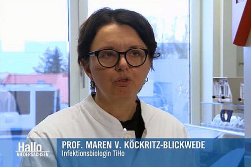 Professorin im Labor