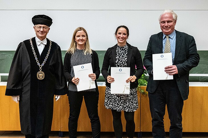 TiHo-Präsident Dr. Gerhard Greif, Professorin Dr. Franziska Richter Assencio, Dr. Jessica Meißner und Dr. Martin Höltershinken