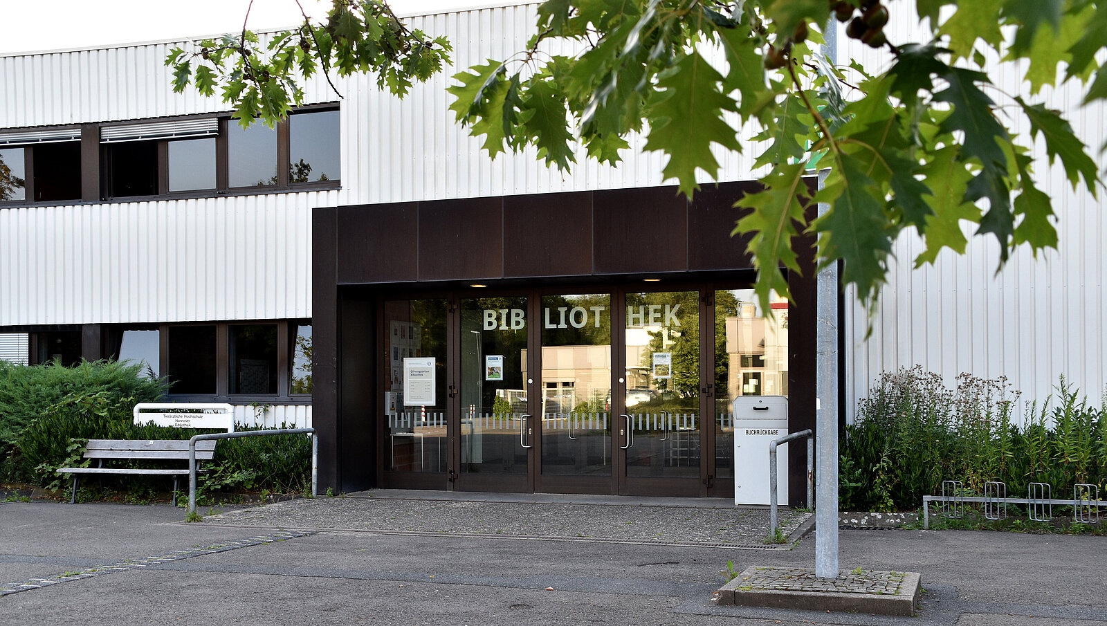 Bibliothekseingang Bibliothekseingang