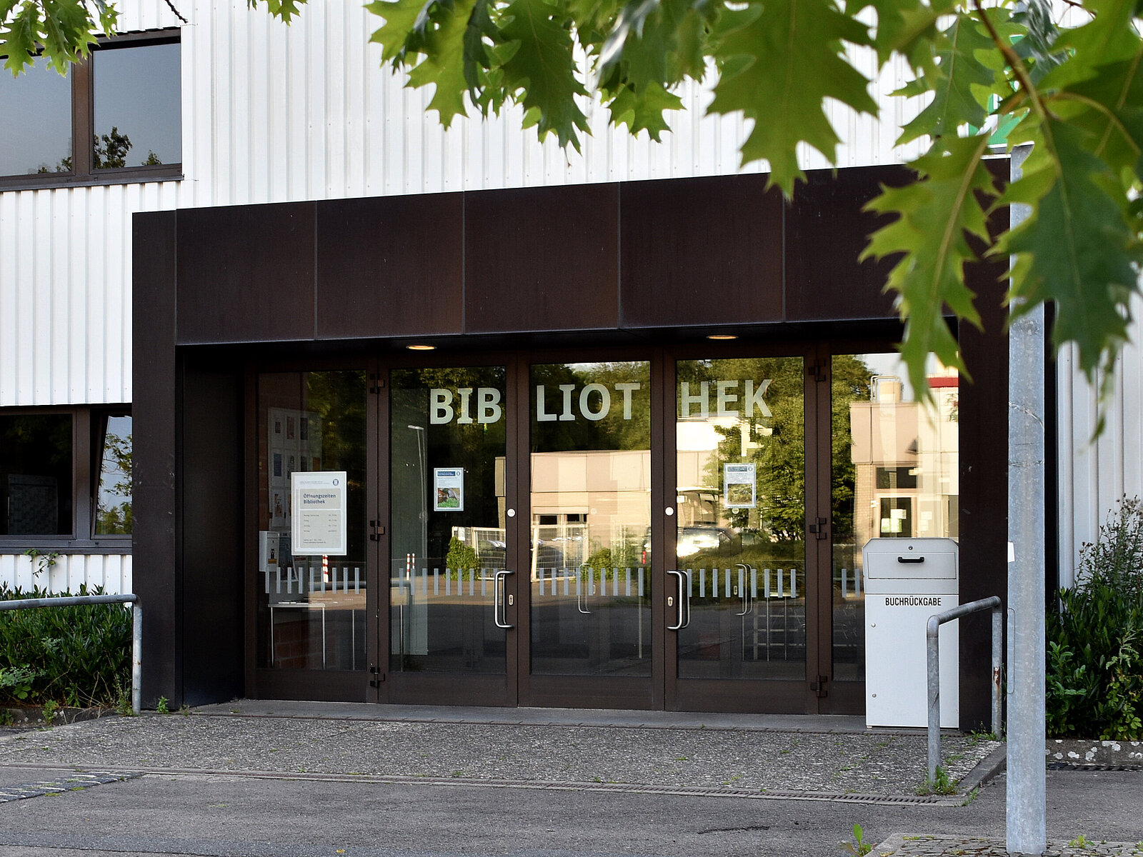 Bibliothekseingang