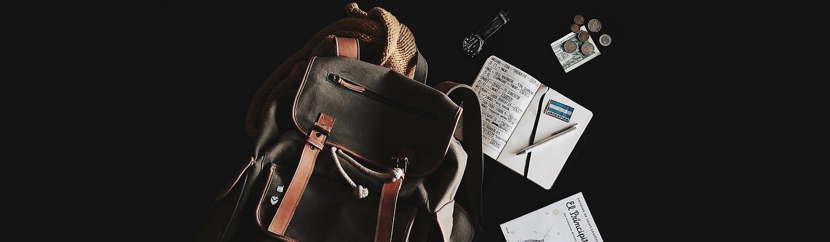 Rucksack und Schreibutensilien