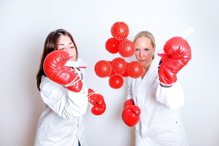 Professorinnen Dr. Asisa Volz und Dr. Gisa Gerold.