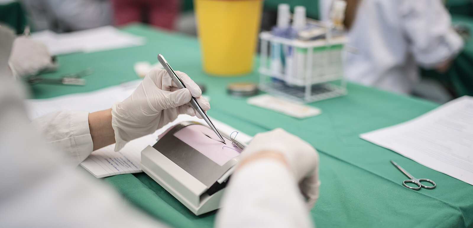 Nahtübungen im Clinical Skills Lab 