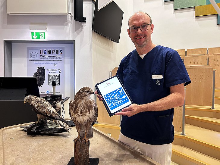 Prof. Dr. Michael Pees stellt die App Wildtier SOS vor.