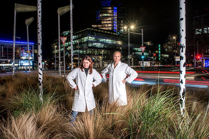 Professorinnen Dr. Asisa Volz und Dr. Gisa Gerold.