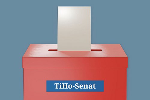 Rote Wahlurne mit Beschriftung