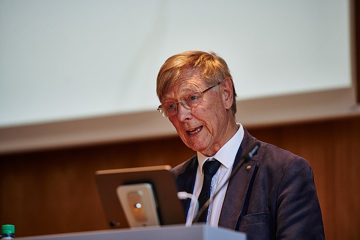 Professor Dr. Albert Osterhaus