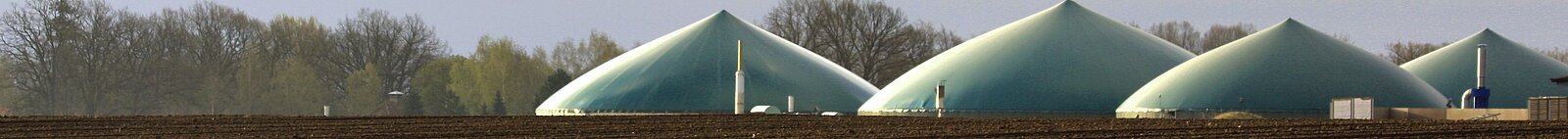 Hauben von vier installierten Biogasanlagen