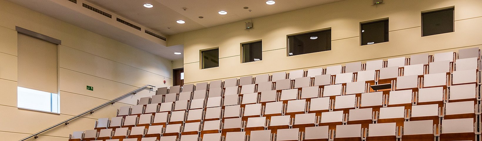 leerer Hörsaal 