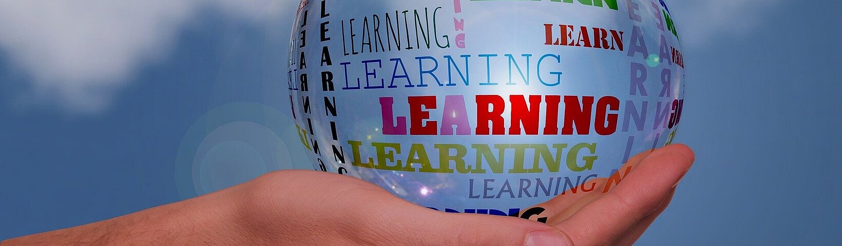 LEARNING-Symbolbild Seifenblase in Hand 