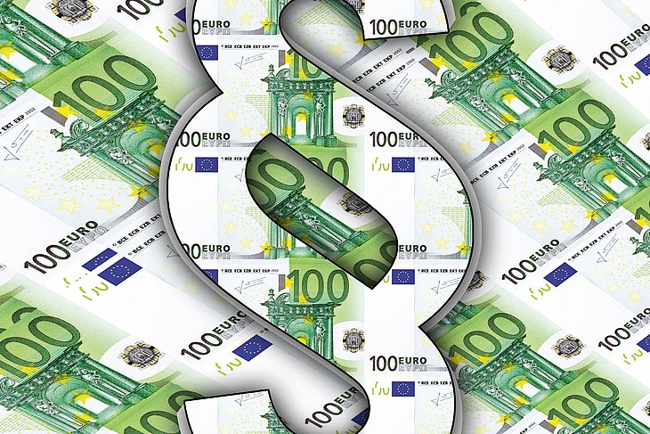 Grafik mit Geldscheinen