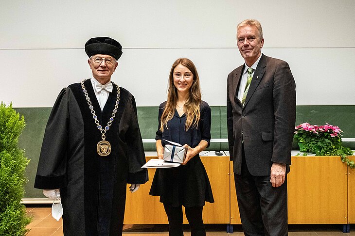 TiHo-Präsident Dr. Gerhard Greif, Dr. Nele ten Hagen und Harald Greiner, Ludwig Bertram GmbH.